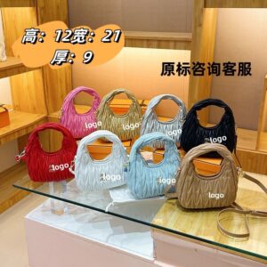 miu家手提腋下包褶皱云朵月牙包2025新款饺子包单肩斜挎女包时尚