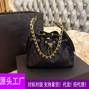 factory direct sales of popular caviar skin large capacity 25c bucket bag, versatile in autumn and winter!