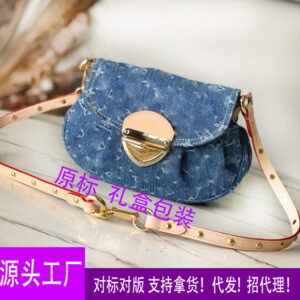 the new trendy leather embroidered ingots shoulder bag is fashionable and versatile crossbody bag